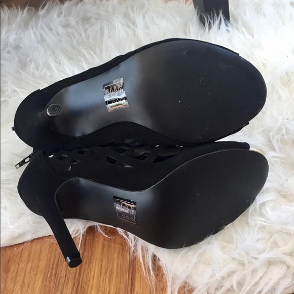 Caged High Heels - Picture 2 of 2